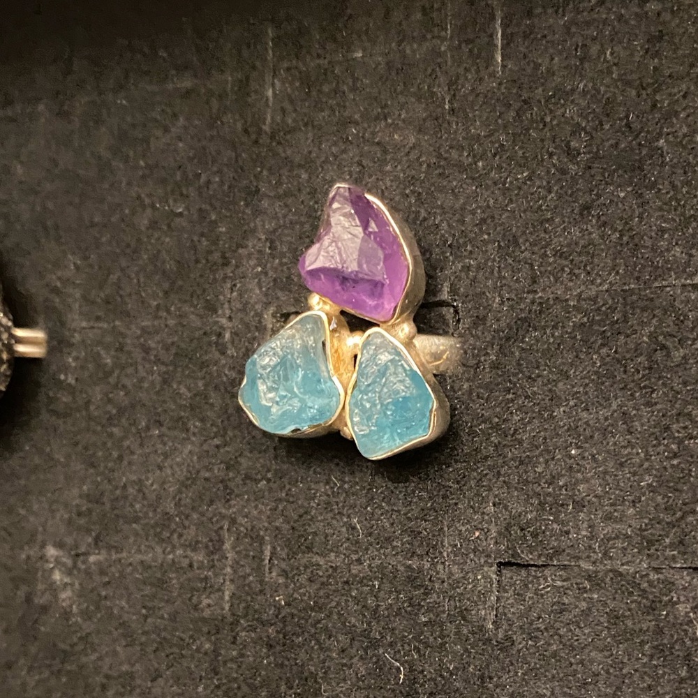 Rough cut amethyst trio, sterling silver setting. - Picture 2 of 15